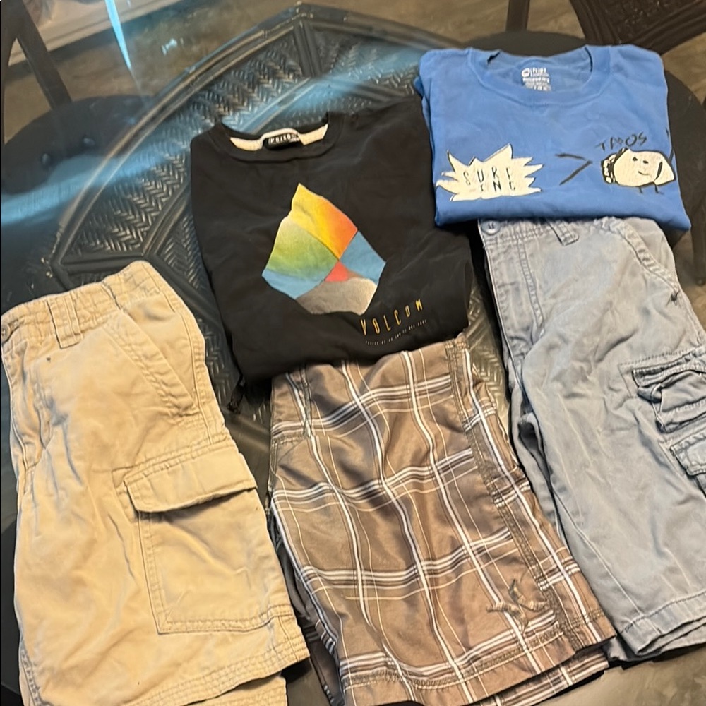 Volcom Multicolor Graphic Tee and Shorts Collection